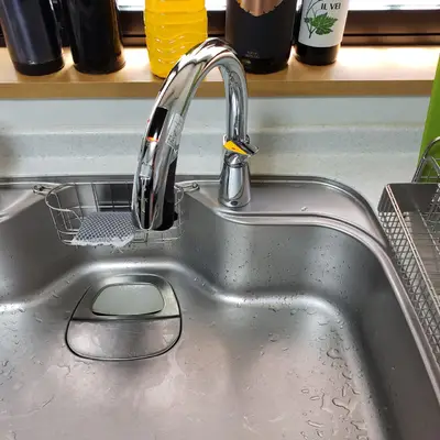 手をかざすだけで水が出ます！